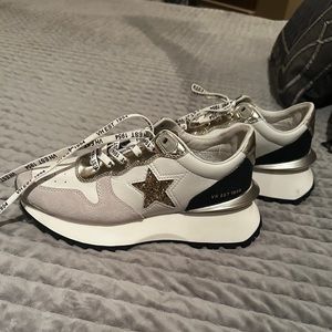 Vintage Havana  tennis shoes